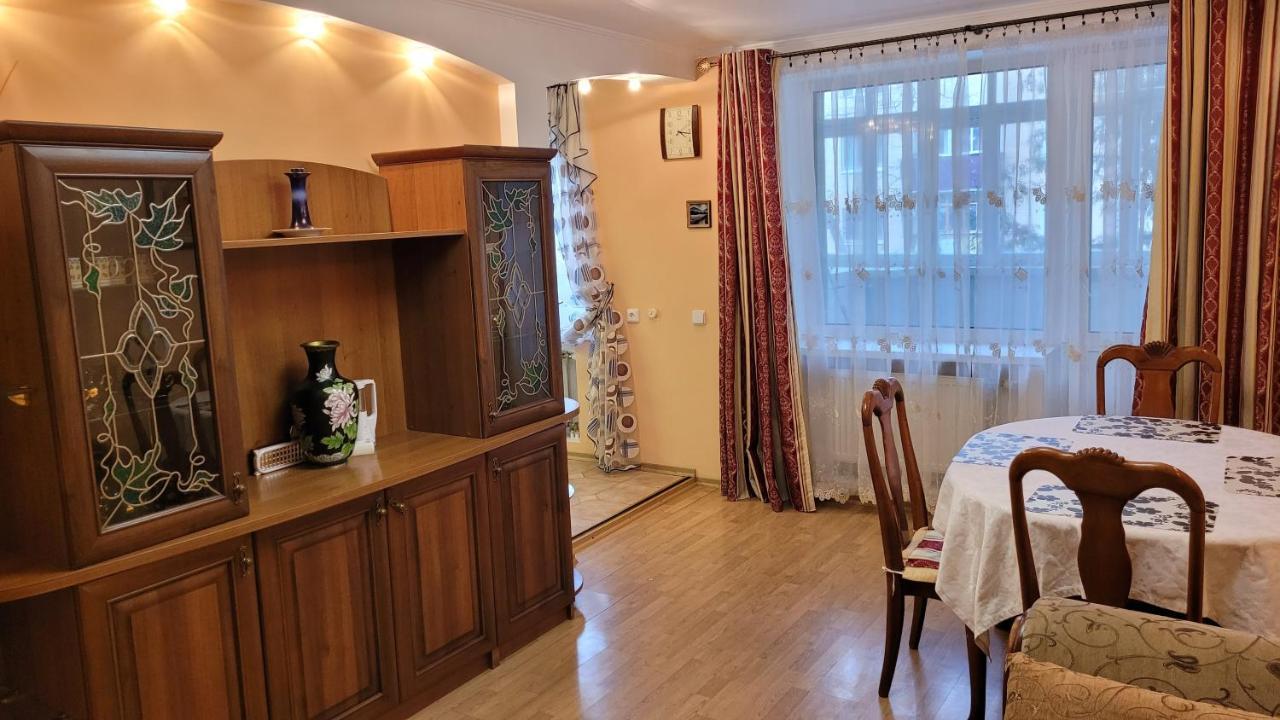 Апартаменти На Проспекті. Khmelʼnytsʼkyy Exterior foto